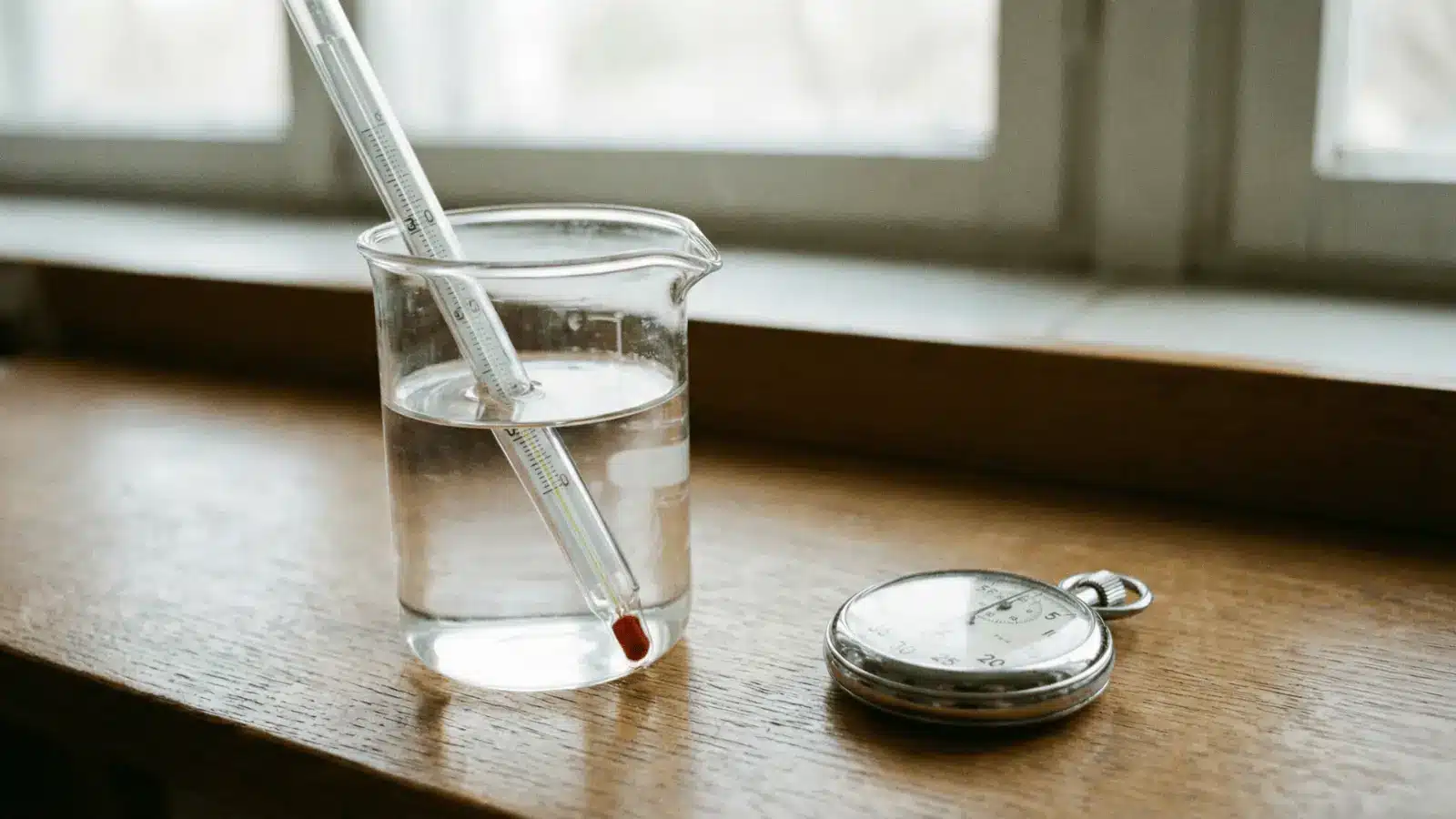 Beaker, graduated cylinder, pipette, and burette arranged by precision level