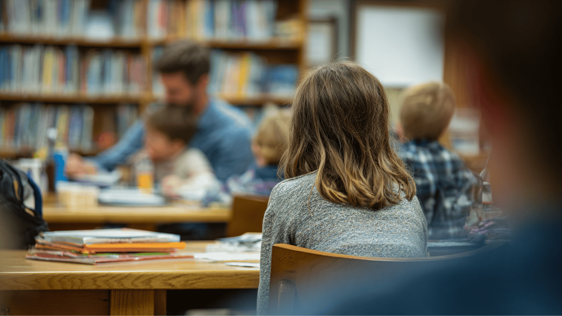 parent helping child use online homeschooling resources at a simple home learning setup